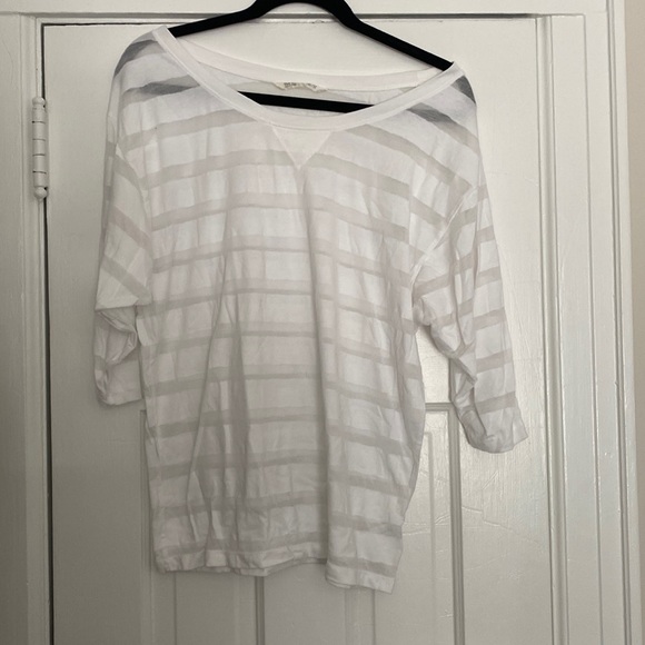 Old Navy Tops - Never Worn Old Navy Tee